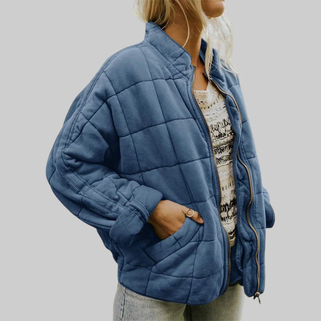 Veste matelassée oversize élégante Josiane™ de Danoir Paris en kaki, style moderne et confortable pour l’hiver.