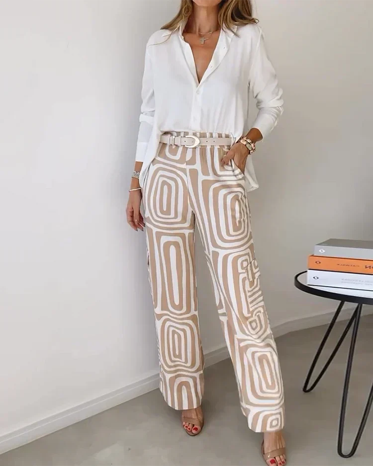 Ensemble élégant deux pièces Olivia de Danoir Paris en kaki, veste et pantalon assortis, porté par un mannequin.