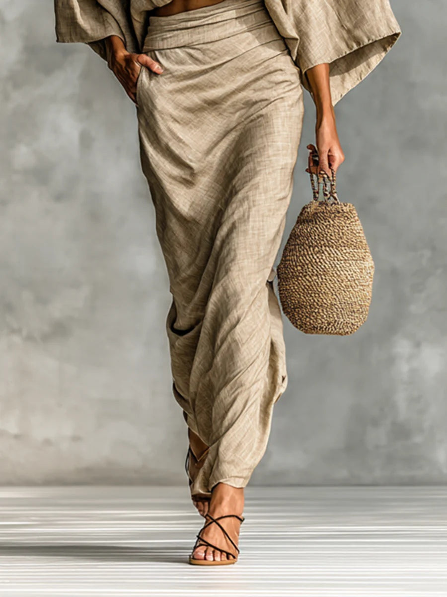 Ensemble Julia™ 2 pièces avec jupe en kaki de Danoir Paris, vêtement féminin élégant et décontracté.