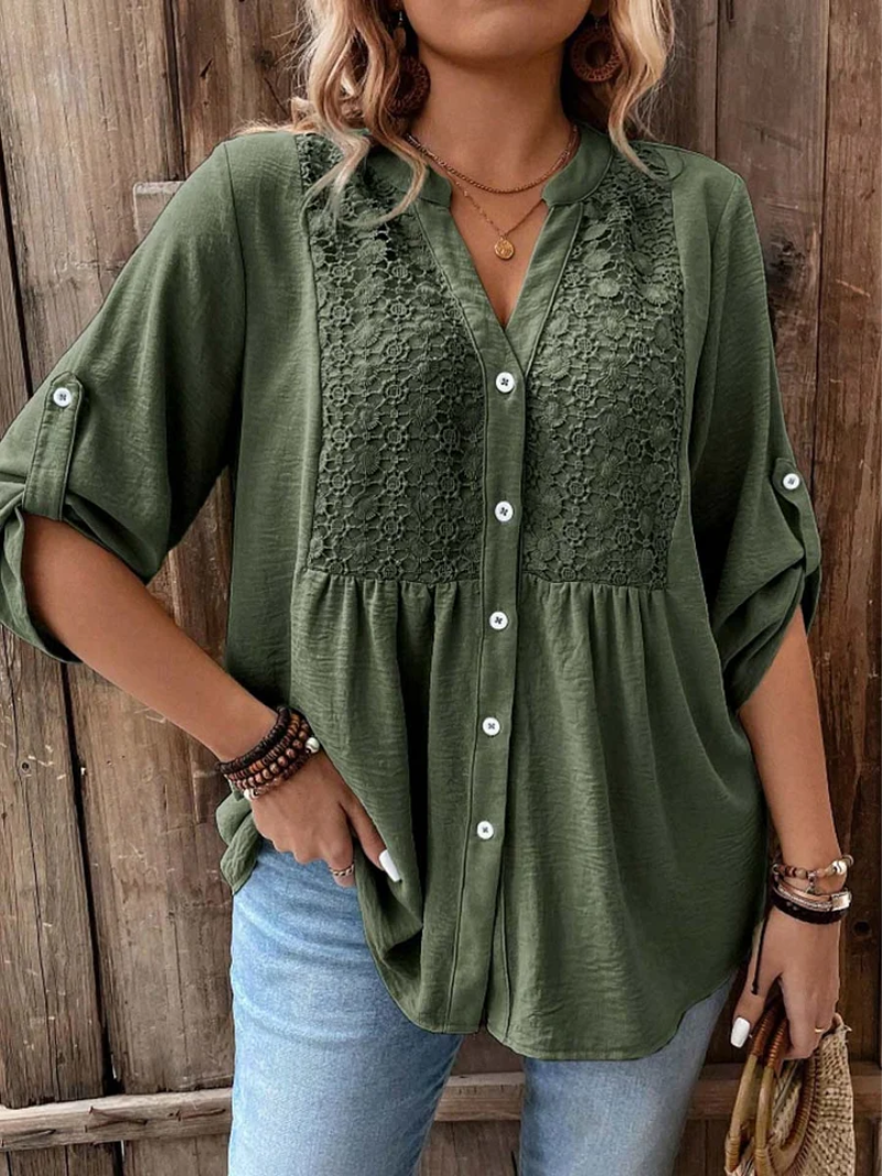 Blouse Danoir Paris Noor en kaki avec col en V et boutons, vue de face, taille XS, tissu léger et élégant.