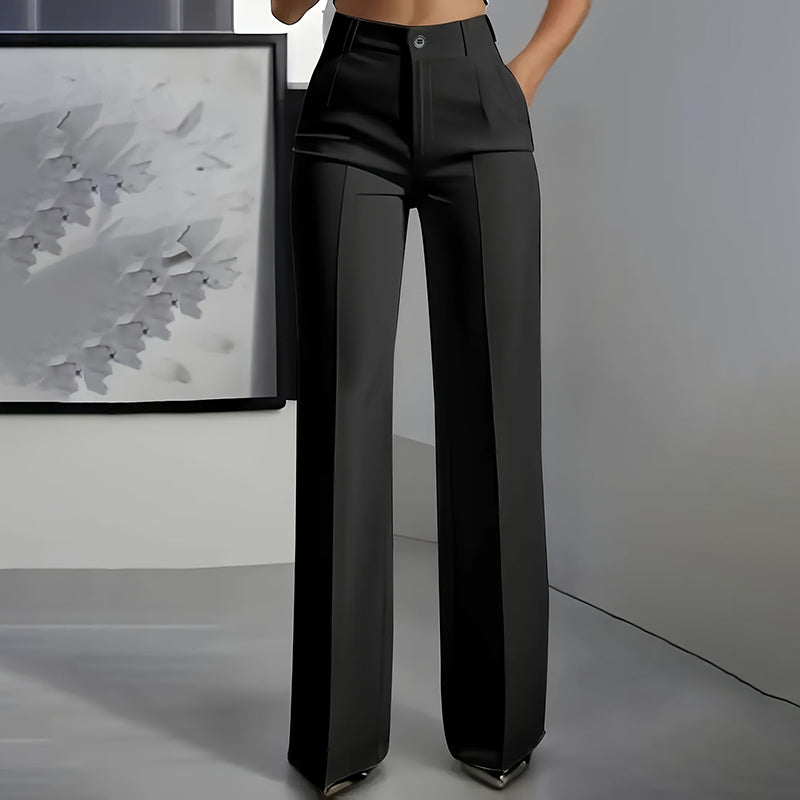Pantalon de costume noir pour femmes, taille haute, signé Danoir Paris, en tissu élégant et ajusté.