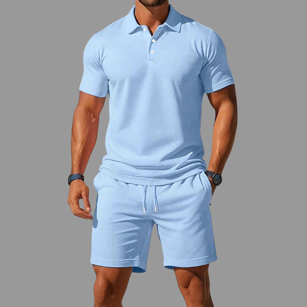 Polo élégant Danoir Paris Milan, ensemble en bleu clair avec col classique et boutons, pour homme.