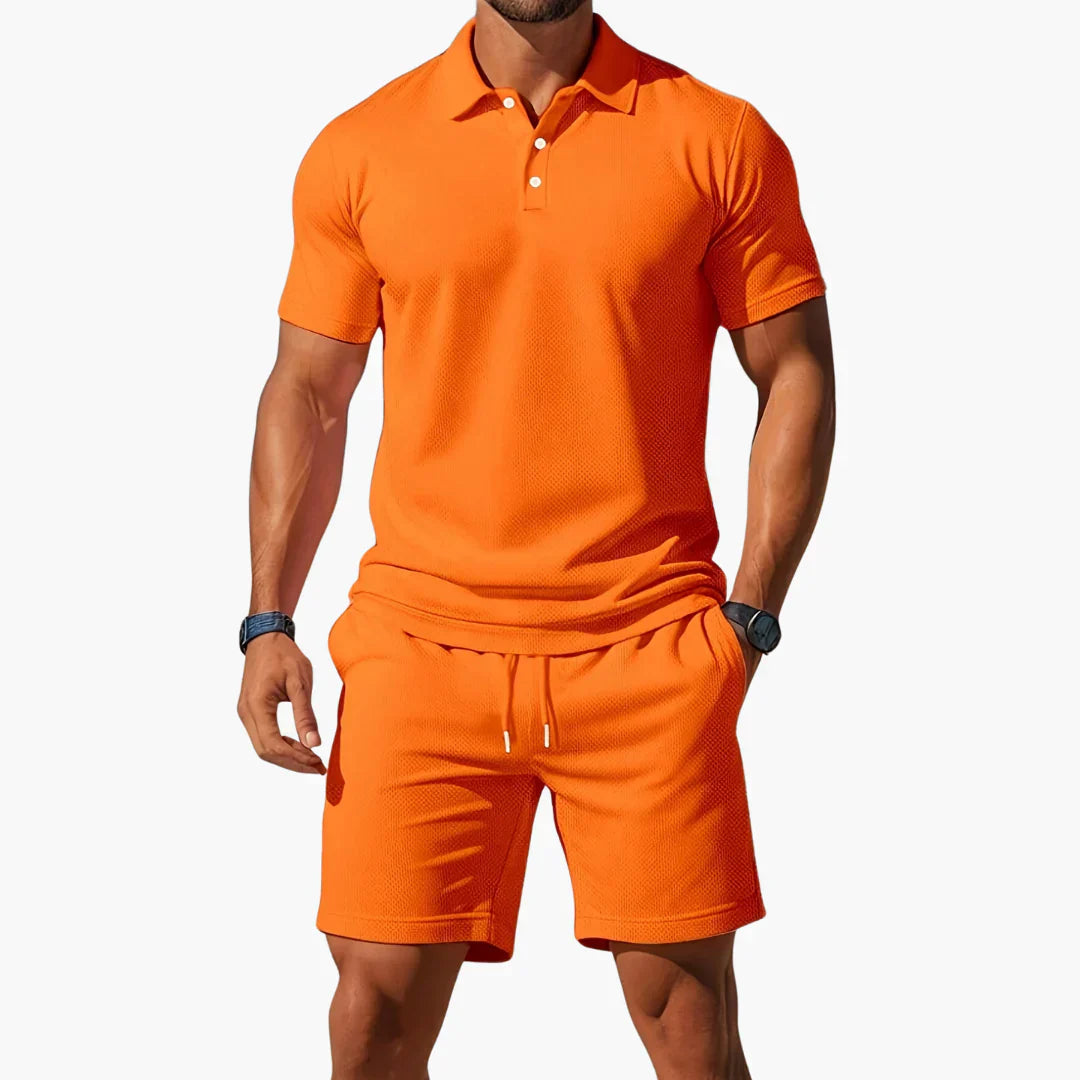 Ensemble polo élégant Milan de Danoir Paris en bleu clair, comprenant un polo et un pantalon pour homme.