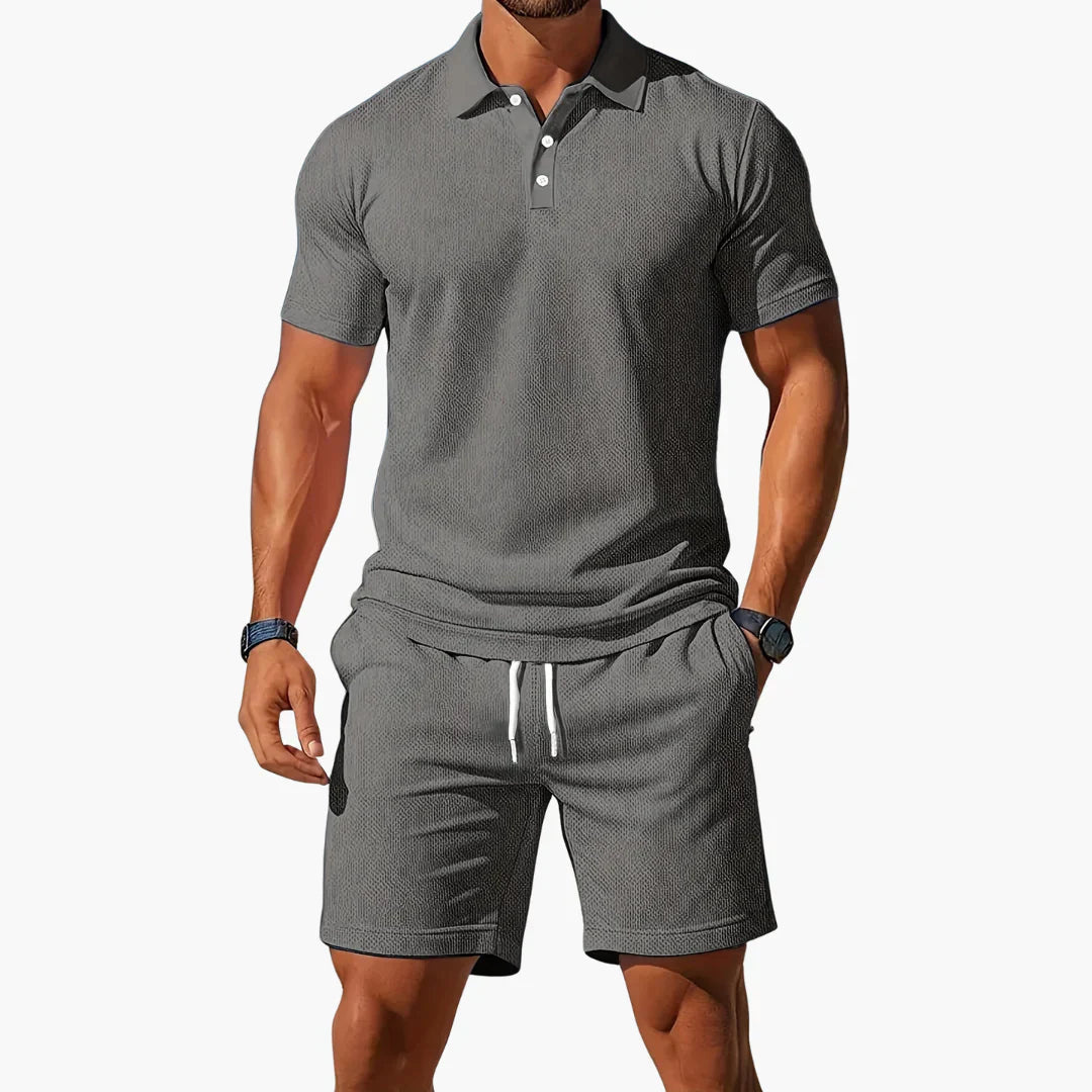 Ensemble polo élégant Milan de Danoir Paris, polo bleu clair avec détails sophistiqués, taille XS.
