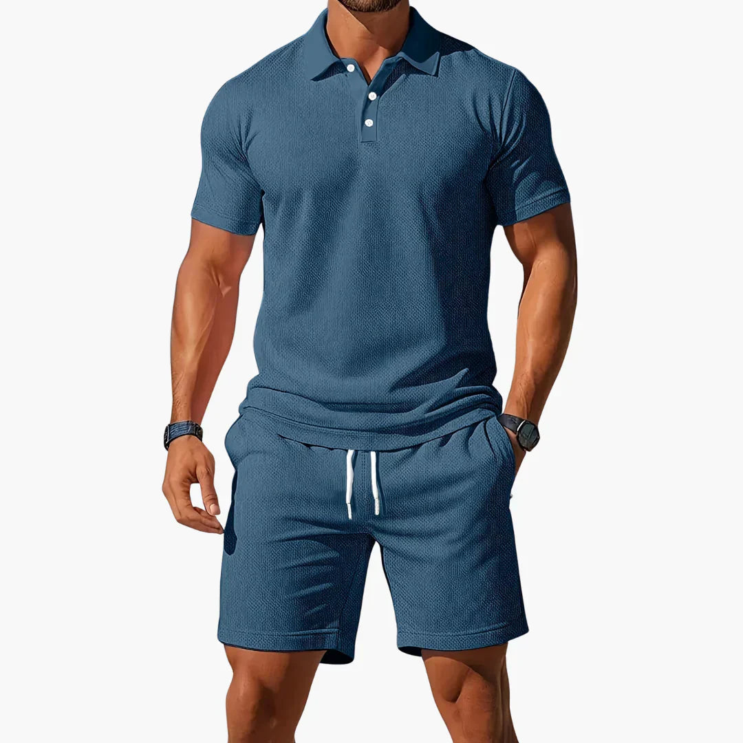 Ensemble polo élégant Milan de Danoir Paris, chemise bleu clair en taille XS, vue de l'ensemble sur un fond neutre.
