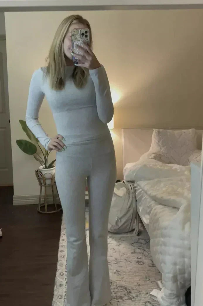 Ensemble lounge Coralie de Danoir Paris en gris, manches courtes, tissu confortable, parfait pour la détente.
