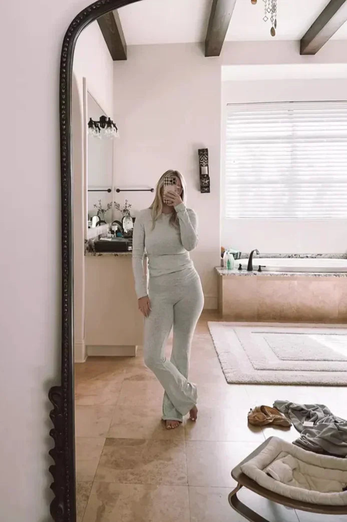 Ensemble lounge Coralie de Danoir Paris, manches courtes gris, tissu confortable, parfait pour la détente.