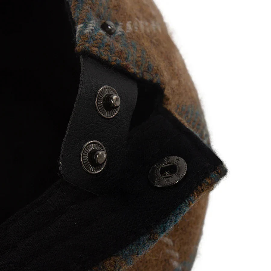 Casquette classique pour hommes Bloom™ de Danoir Paris, en tissu bleu marine avec logo discret, style élégant et décontracté.
