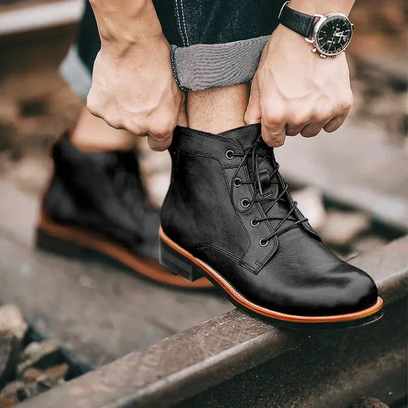 Bottes en cuir Hunter™ pour homme de Danoir Paris, marron, taille 37, avec semelle robuste et design élégant.