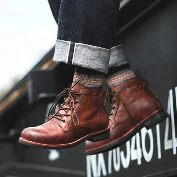 Bottes en cuir Hunter™ pour homme de Danoir Paris, marron, taille 37, avec semelle robuste et finition élégante visible sur l'image.