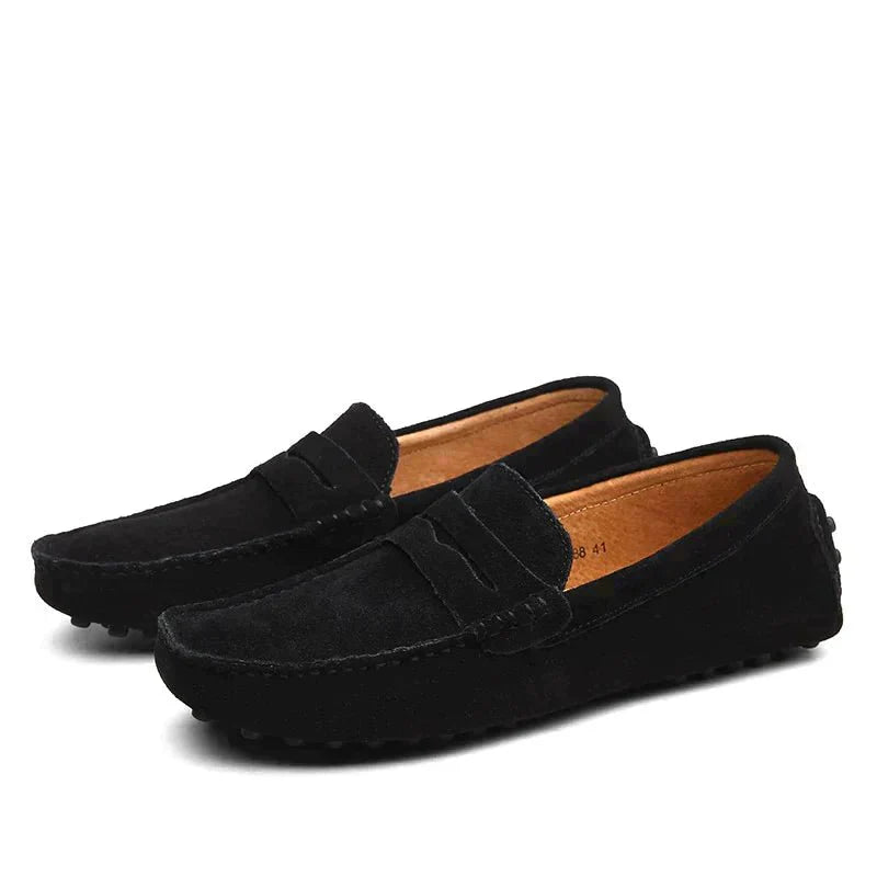 Mocassins classiques pour homme Danoir Paris en marron, cuir, avec semelle en caoutchouc, vue de face.