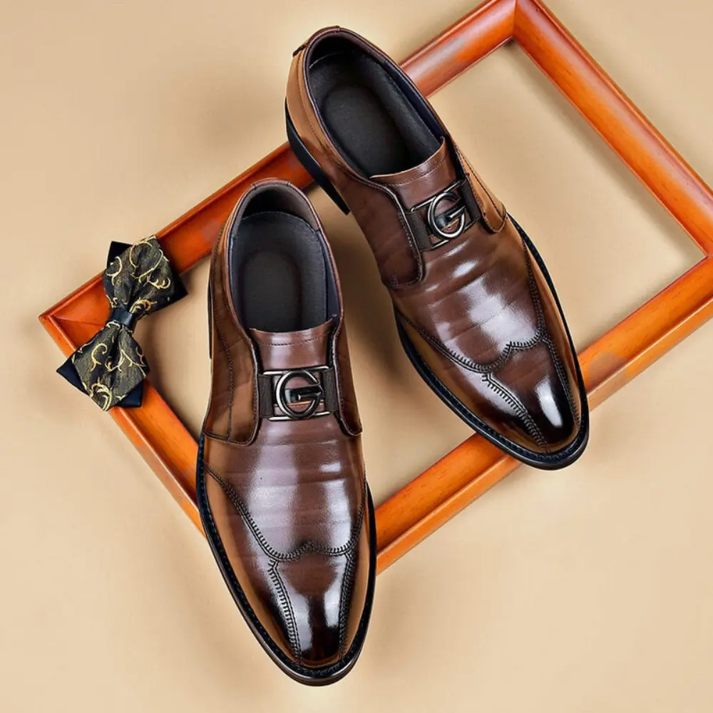 Chaussures en cuir faites à la main Giovanni™ de Danoir Paris, marron, pointure 38, avec détails élégants et finition artisanale.