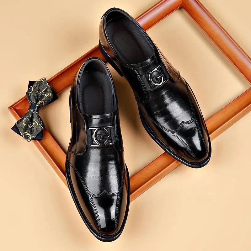 Chaussures en cuir marron Giovanni™ faites à la main par Danoir Paris, taille 38, avec finition élégante et détails artisanaux.