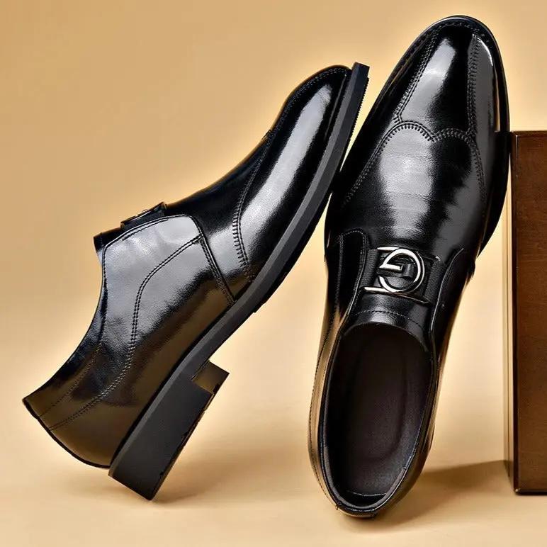 Chaussures en cuir faites à la main Giovanni™ de Danoir Paris, couleur marron, pointure 38, détails artisanaux visibles.