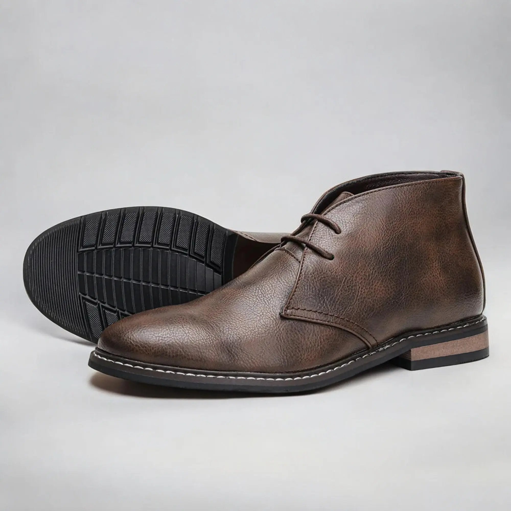 Bottines chukka en cuir marron Herold™ de Danoir Paris, pointure 38, avec design élégant et semelle en cuir.
