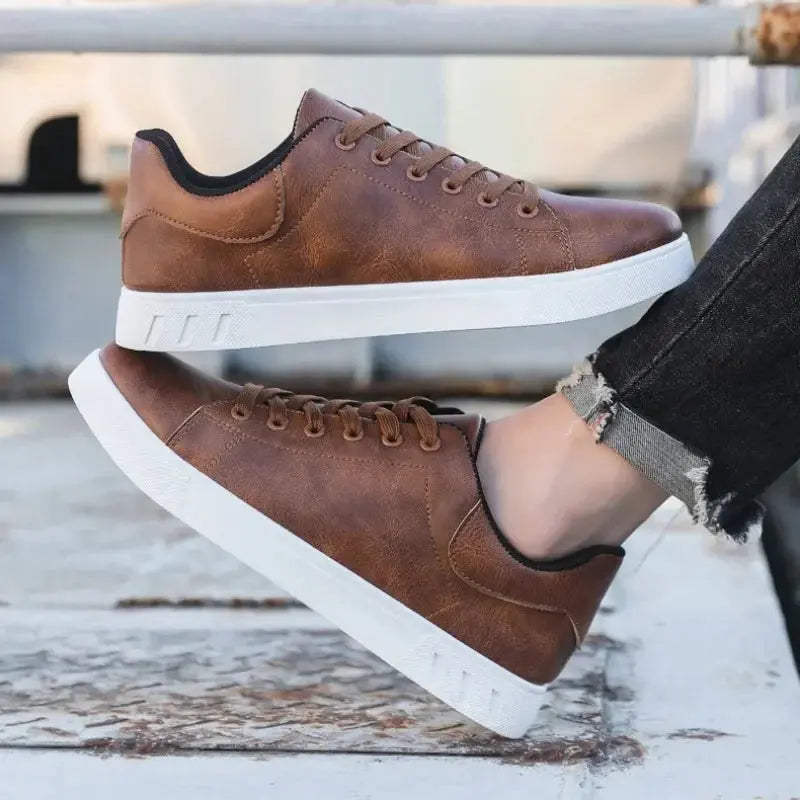 Chaussures sportives décontractées Fernando Danoir Paris en marron, pointure 39, en cuir avec semelle blanche élégante.