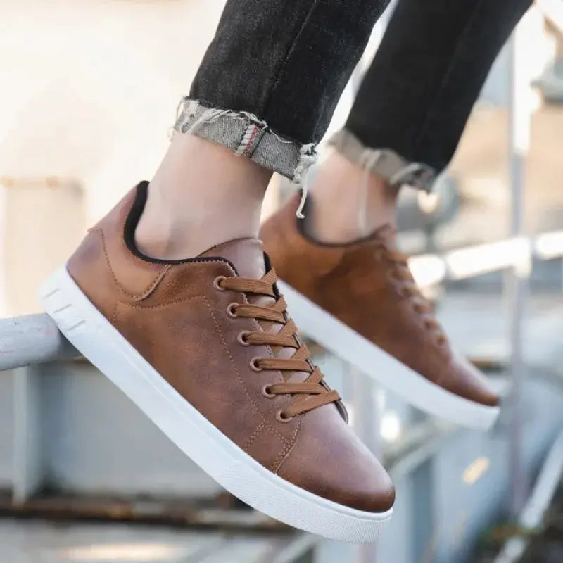 Chaussures sportives décontractées Fernando de Danoir Paris, marron, taille 39, vue de face sur fond blanc