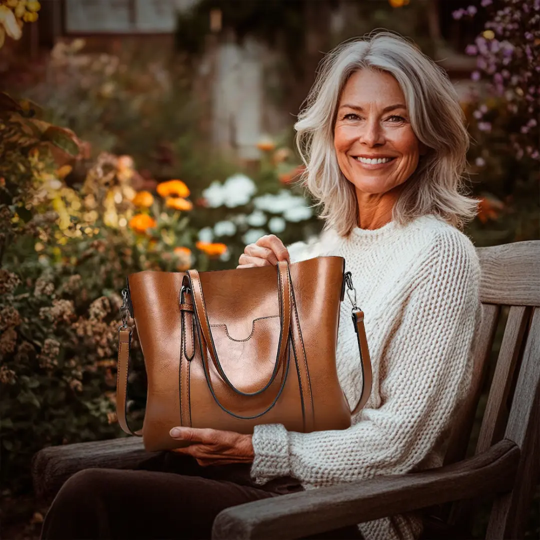 Sac de luxe Blythe Danoir Paris en cuir marron avec détails élégants, porté ou posé sur une surface.