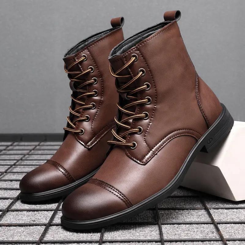 Bottines en similicuir marron châtaigne Morgan de Danoir Paris, pointure 38, avec talon et lacets.