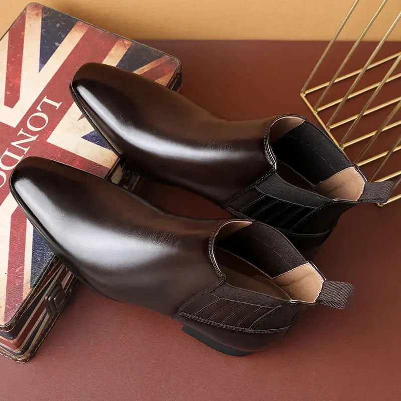 Bottines en cuir synthétique marron foncé Peyton de Danoir Paris, pointure 38, avec design élégant et semelle confortable.