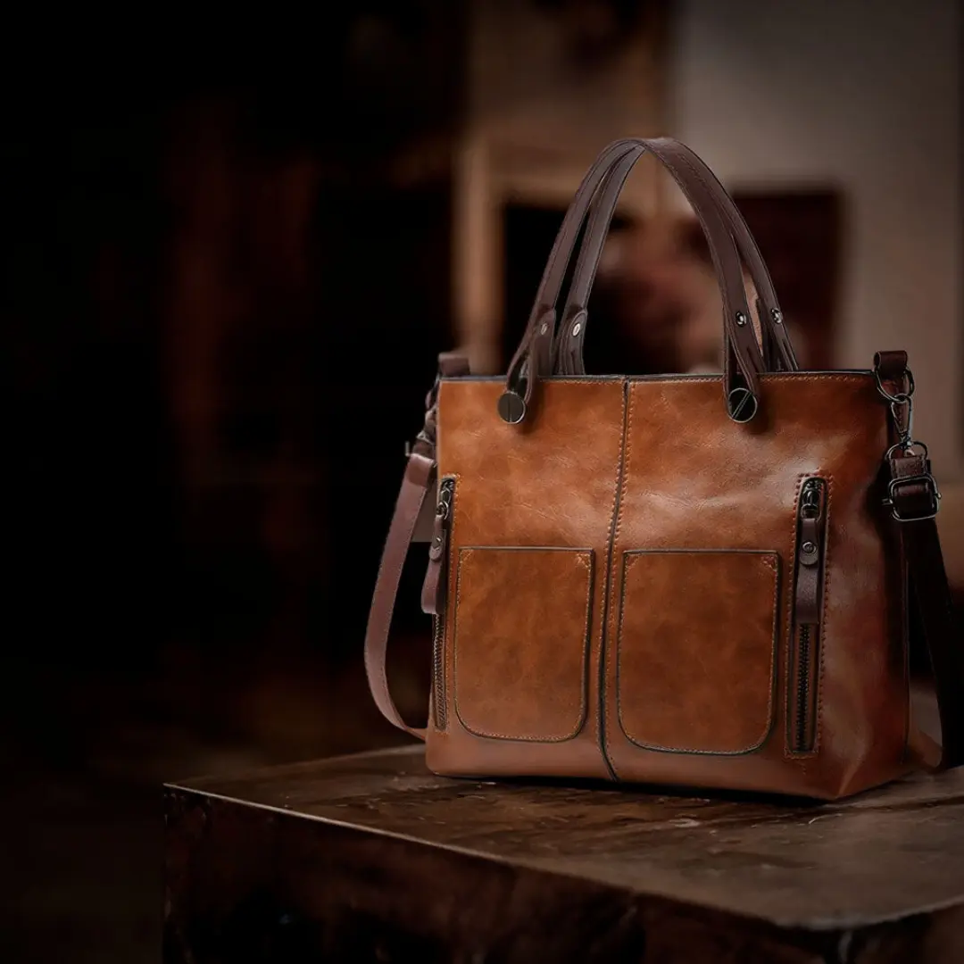 Sac à bandoulière Danoir Paris Lilia en marron, sac classique avec fermeture élégante et bandoulière ajustable.