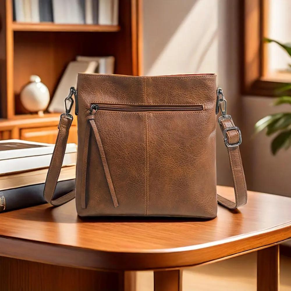 Sac à bandoulière vintage Danoir Paris Lina avec motif échiquier marron, en cuir et design élégant.