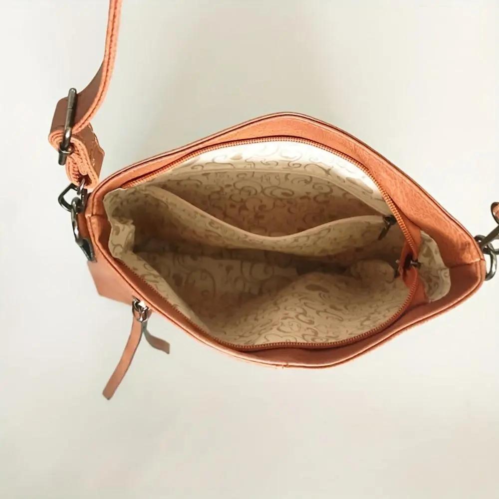 Sac à bandoulière vintage Danoir Paris Lina avec motif échiquier marron, en cuir élégant et style classique.