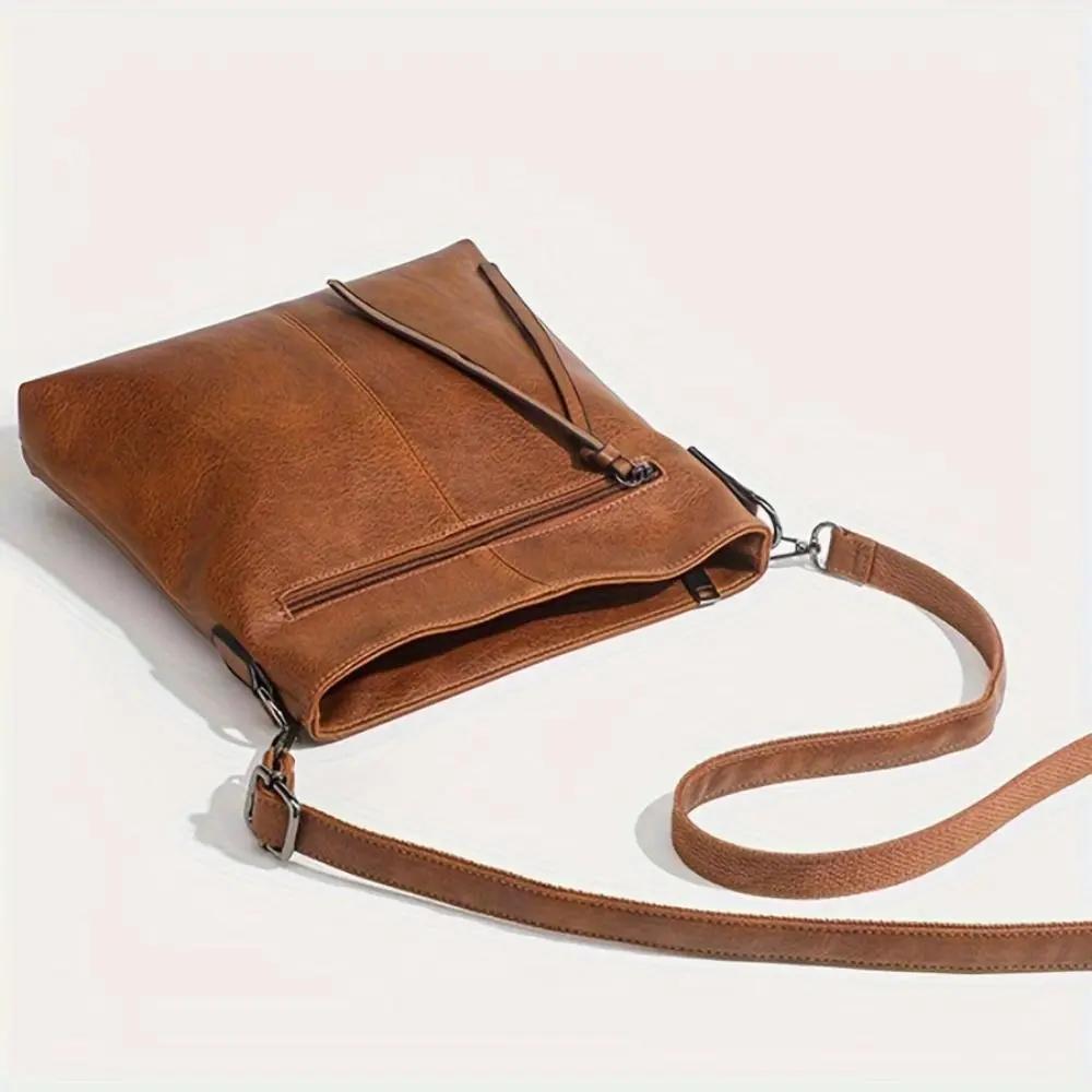 Sac à bandoulière vintage Danoir Paris Lina avec motif échiquier marron, accessoire élégant et tendance pour le style classique.