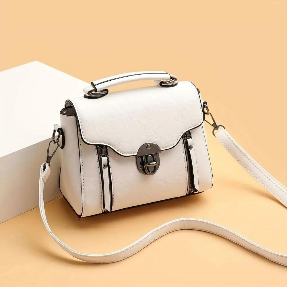 Sac à main rétro-chic Luna de Danoir Paris en marron, avec doublure élégante et poignées en cuir pour un style sophistiqué.