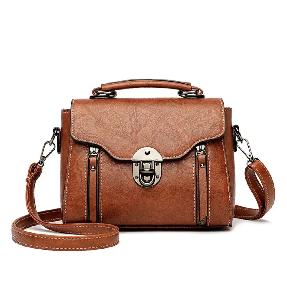 Sac à main rétro-chic Luna de Danoir Paris en cuir marron avec poignée élégante et détails sophistiqués.