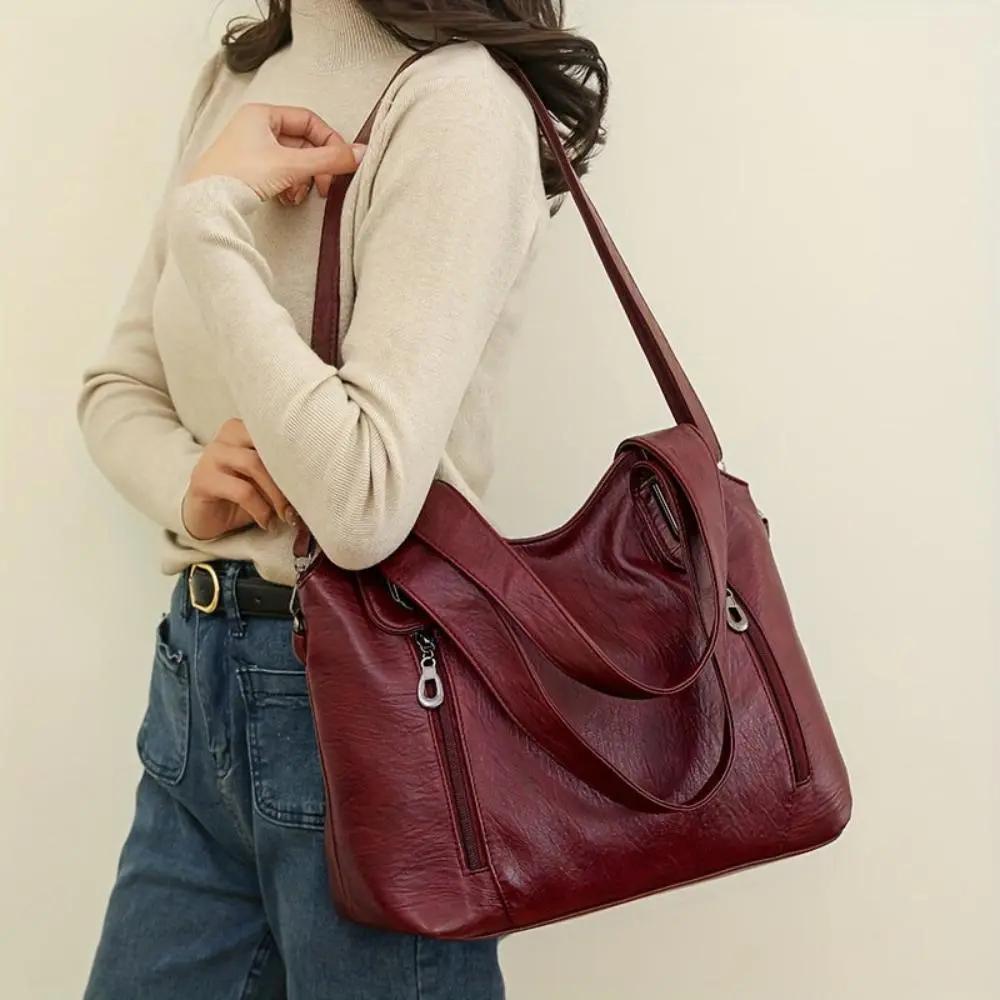Sac à bandoulière Lydia Danoir Paris en cuir marron avec style vintage, détails élégants visibles sur l'image.