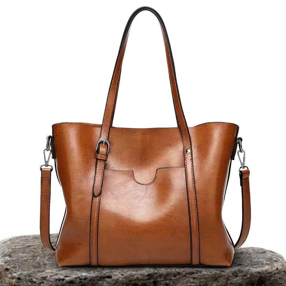 Sac à main marron Lydia de Danoir Paris, élégant sac en cuir avec poignée et fermeture métallique visible.