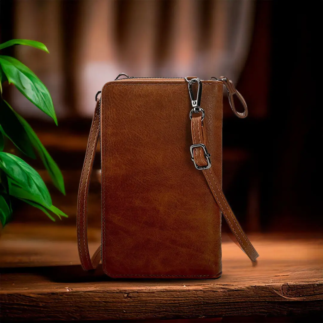 Sac Lydia marron de Danoir Paris, élégant et élancé, avec détails sophistiqués et poignée en cuir.