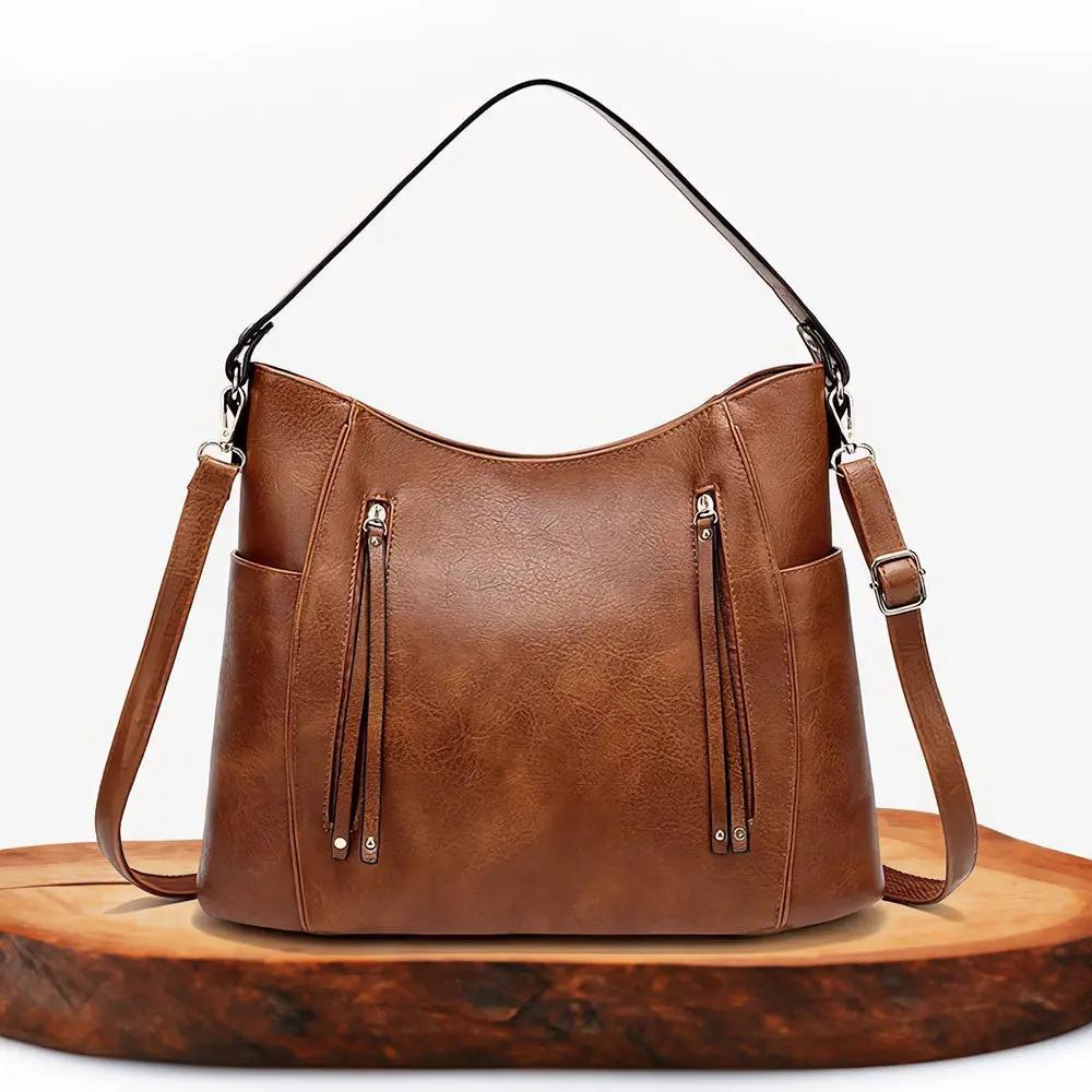 Sac Lylia de Danoir Paris en marron, élégant sac à main en cuir avec poignées et détails sophistiqués.