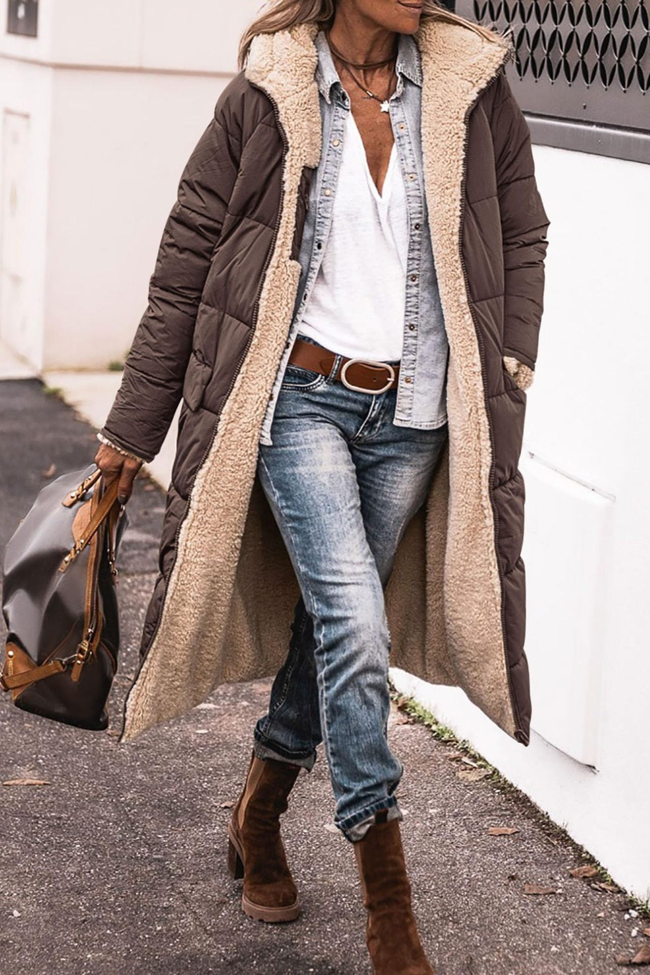 Manteau réversible élégant Anny de Danoir Paris, en marron, avec fermeture et design sophistiqué.