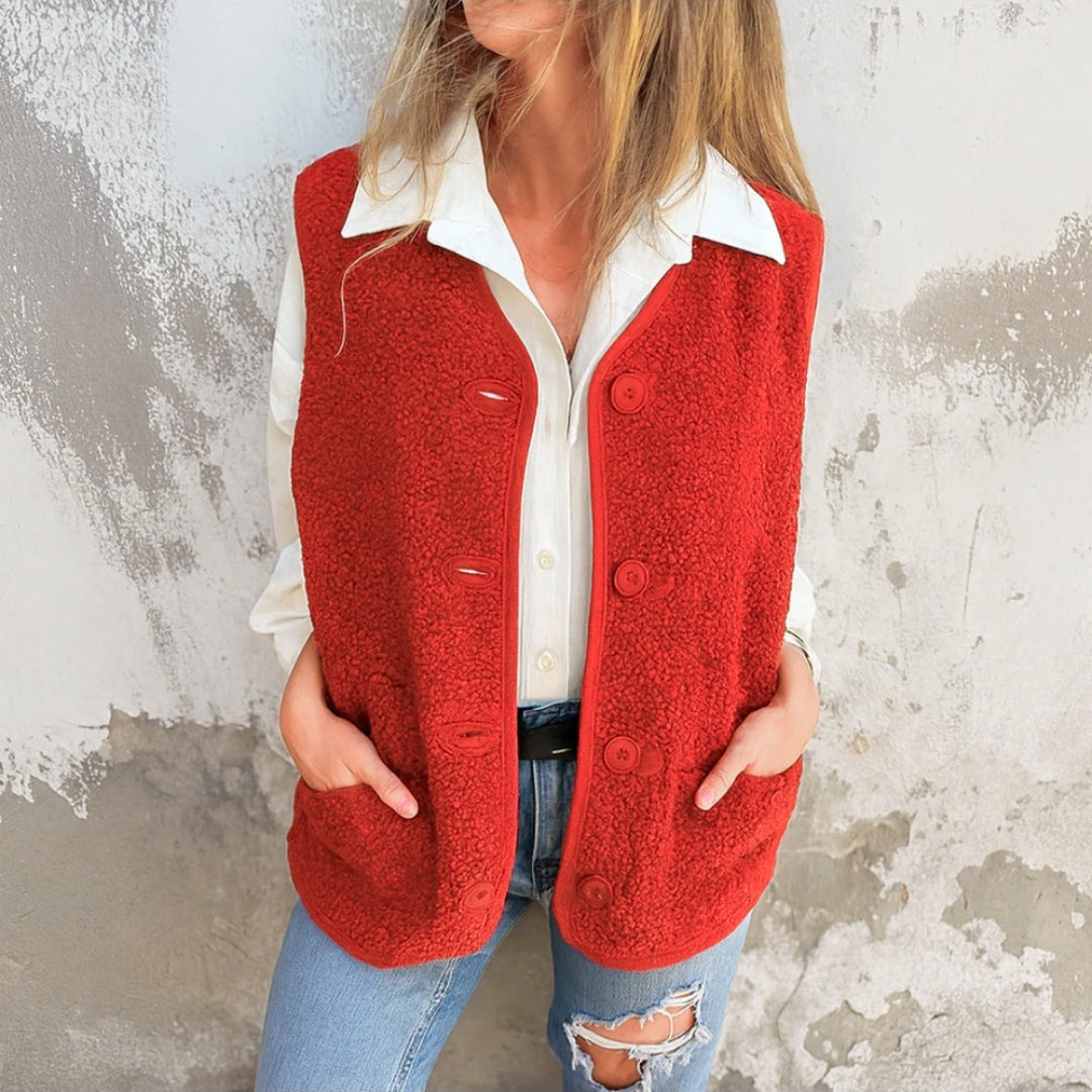 Gilet doux d'automne Ebba de Danoir Paris en marron, tissu confortable et chaud pour la saison automnale.