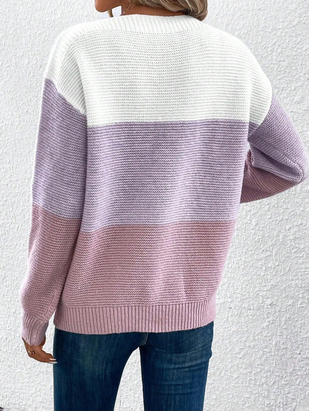Pull Danoir Paris Grace en marron avec ombres accueillantes, vue de face, en tissu doux et élégant.