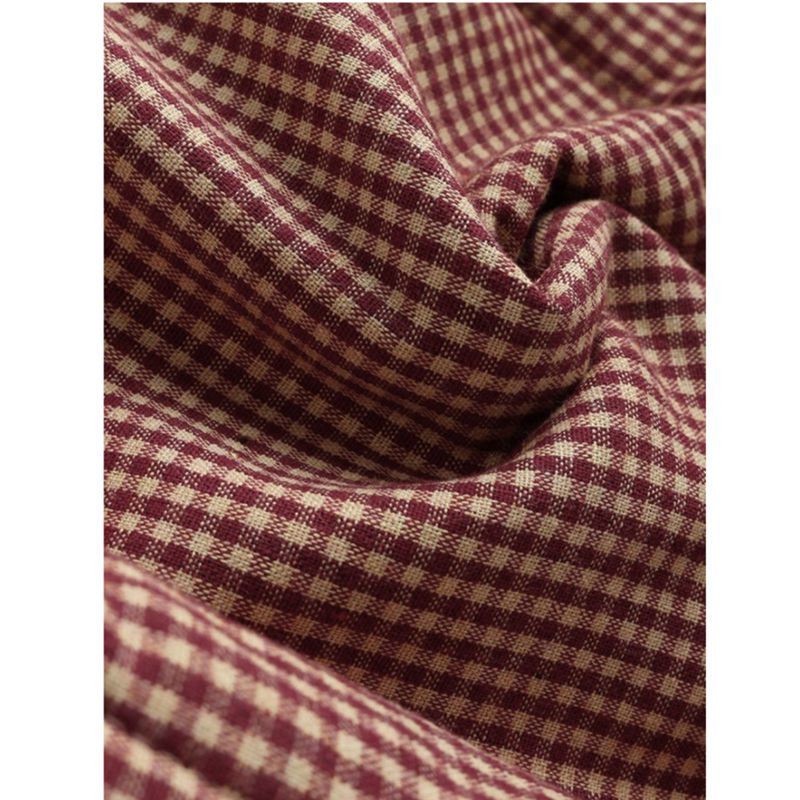 Manteau marron Danoir Paris Sabrina, élégant et confortable, porté en extérieur avec col et boutons visibles.