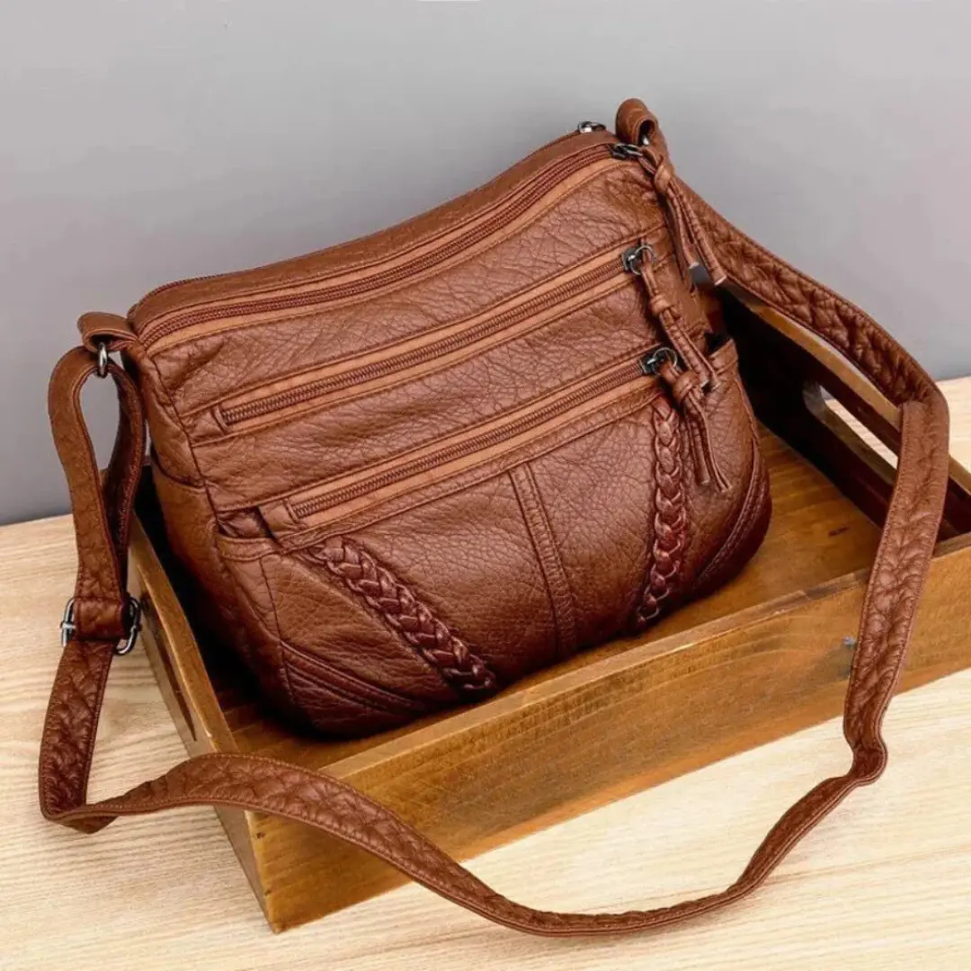 Sac à main marron Talia de Danoir Paris, élégant et intemporel, avec poignées et détails sophistiqués visibles sur l'image.