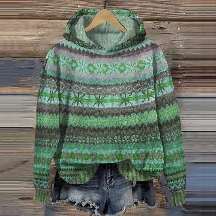 Sweat ethnique chic marron Paola de Danoir Paris porté, détail de motifs ethniques sur le devant.