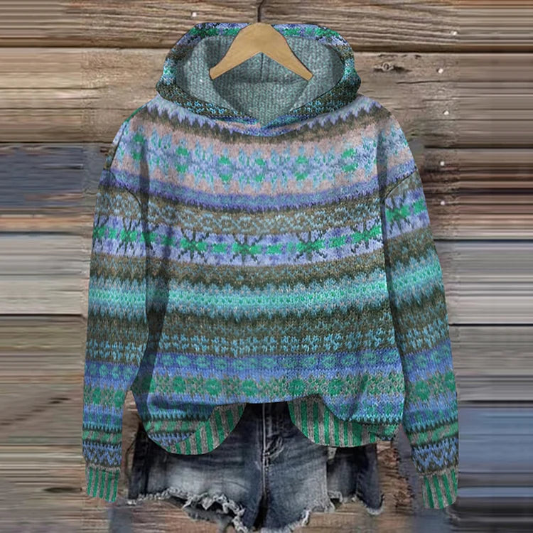 Sweat ethnique chic marron Paola de Danoir Paris porté par un mannequin, style décontracté et tendance, fond neutre.