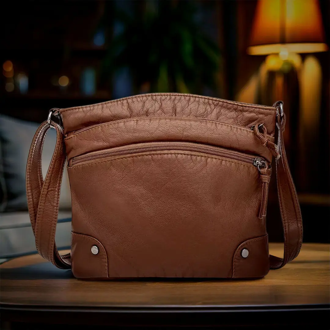 Portefeuille marron Danoir Paris Zoe avec un charmement intemporel, cuir élégant et design compact visible dans l'image.