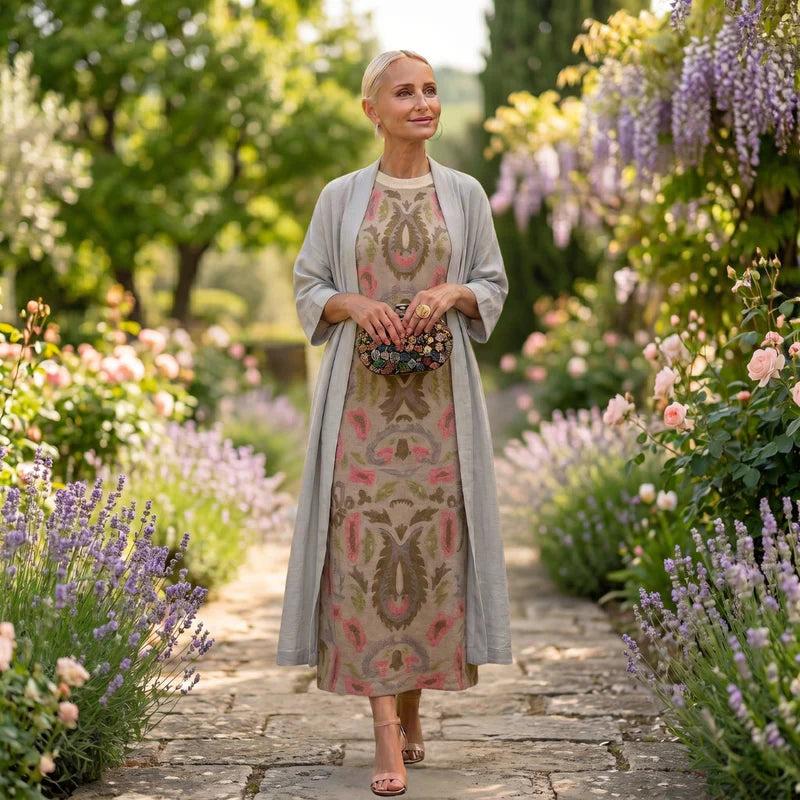 Robe longue imprimée Daniela de Danoir Paris avec gilet coordonné, en tissu marron élégante et sophistiquée.