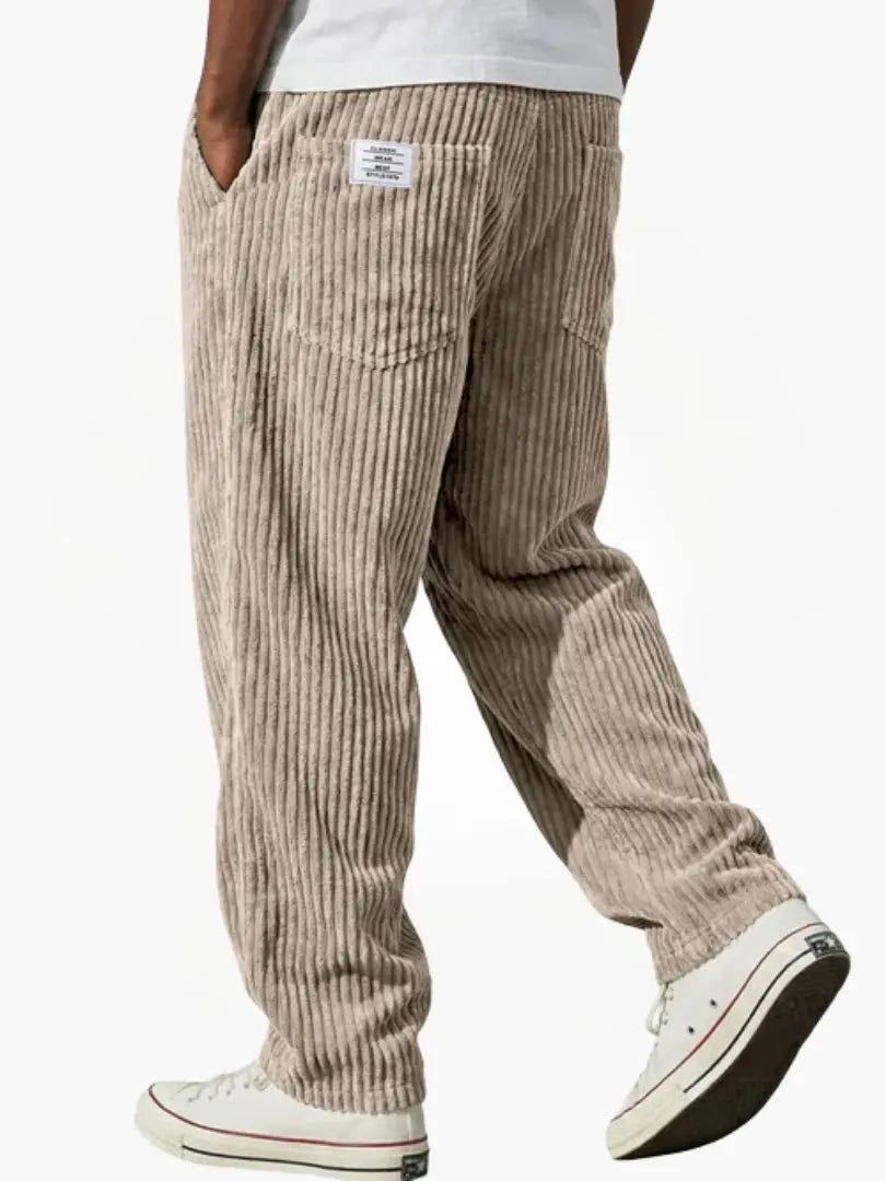 Pantalon en velours côtelé gris pour hommes Leblanc™ de Danoir Paris, vue frontale.