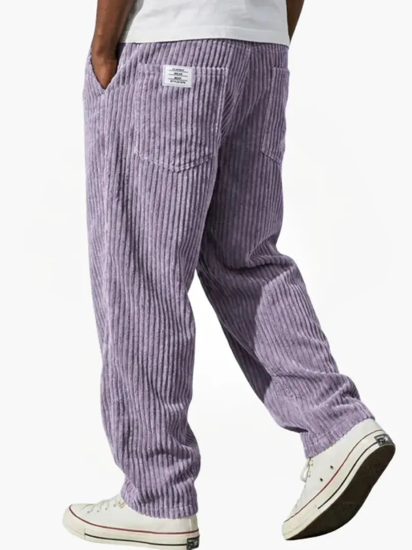 Pantalon en velours côtelé gris pour hommes de la marque Danoir Paris, style élégant et confortable.