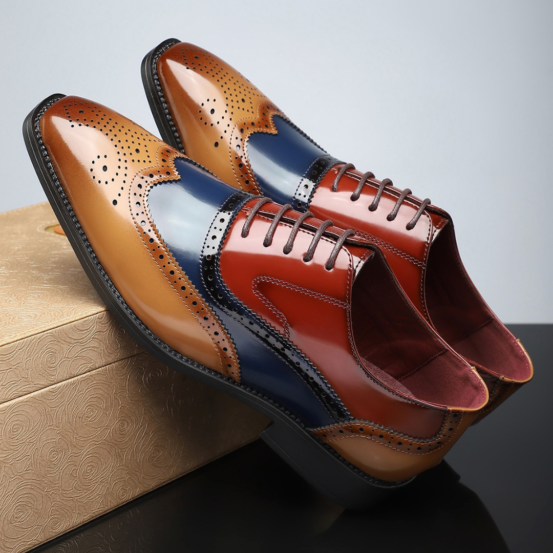 Chaussures brogues Wingtip vintage Danoir Paris pour homme, style élégant et classique, en cuir brun avec détails raffinés.