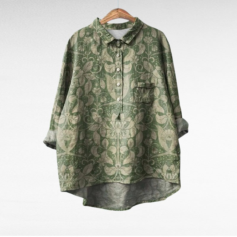 Blouse d'été élégante en lin de la marque Danoir Paris, modèle Noémie, avec motif léger et tissu fluide.
