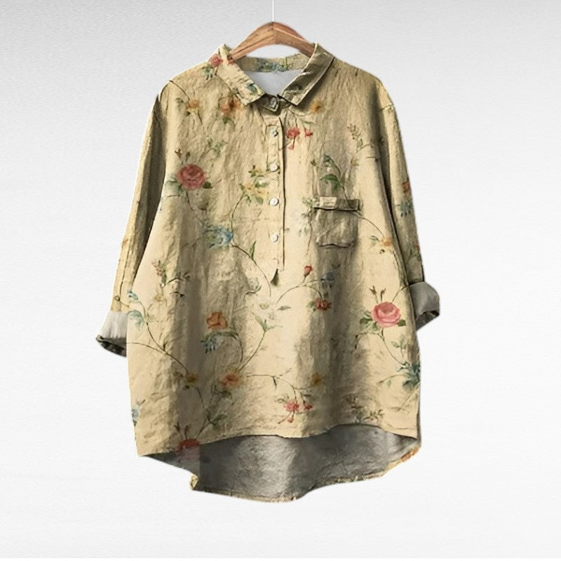 Blouse d'été élégante en lin Noémie de Danoir Paris, avec motif léger, portée par un mannequin.