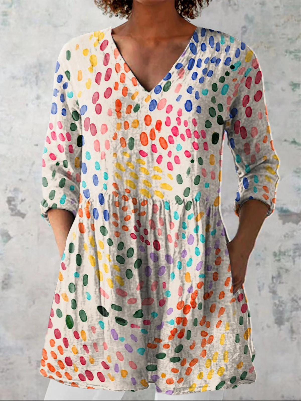 Blouse longue multicolore Pauline de Danoir Paris avec décolleté en V, vue de face.