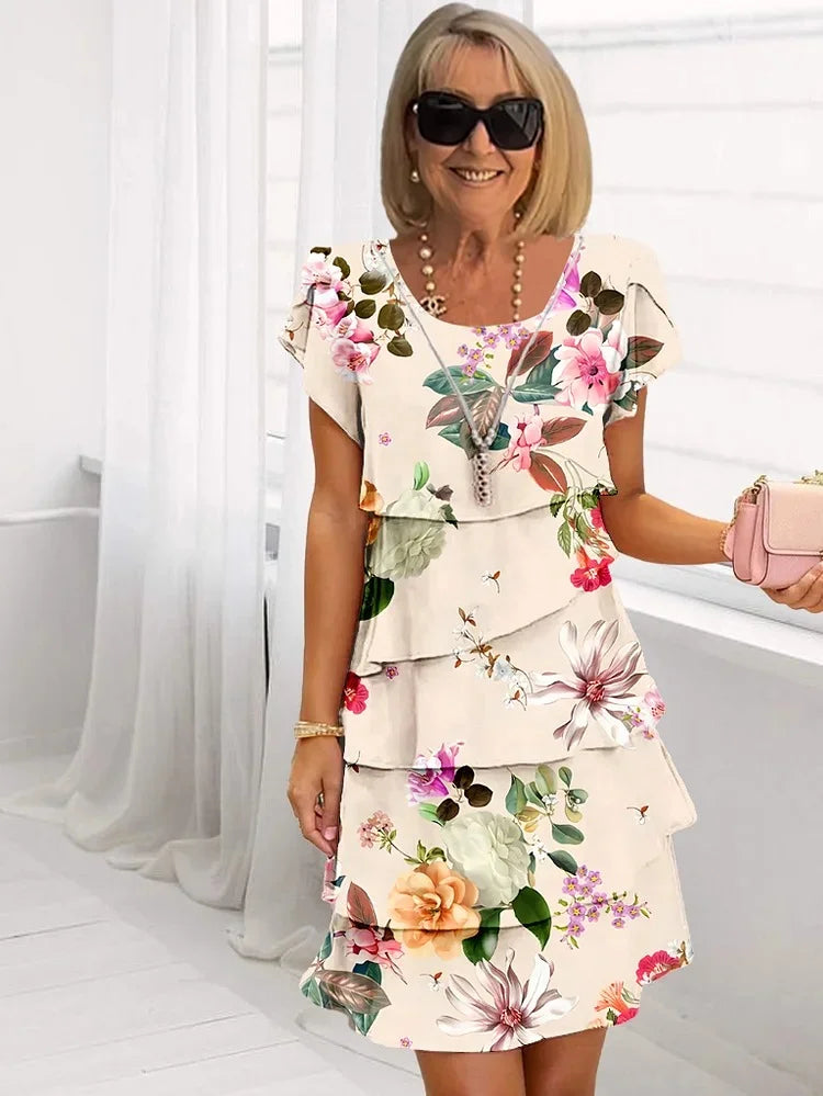 Robe florale chic Mallory de Danoir Paris avec motifs multicolores, courte et élégante, sur mannequin.